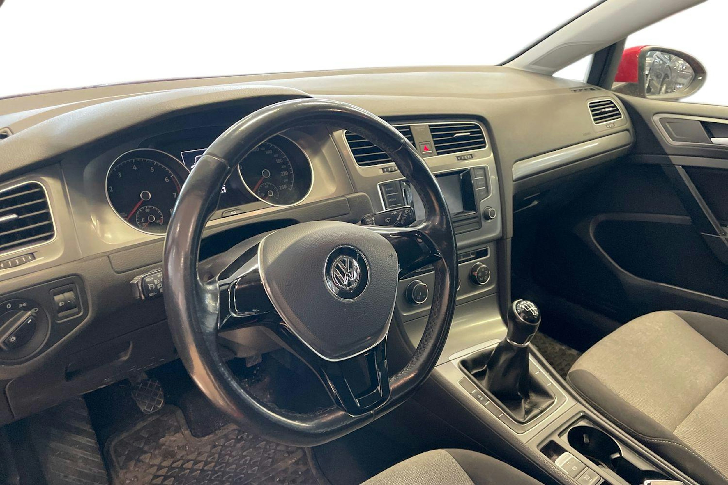 punainen Volkswagen Golf 2017 kuva 3.