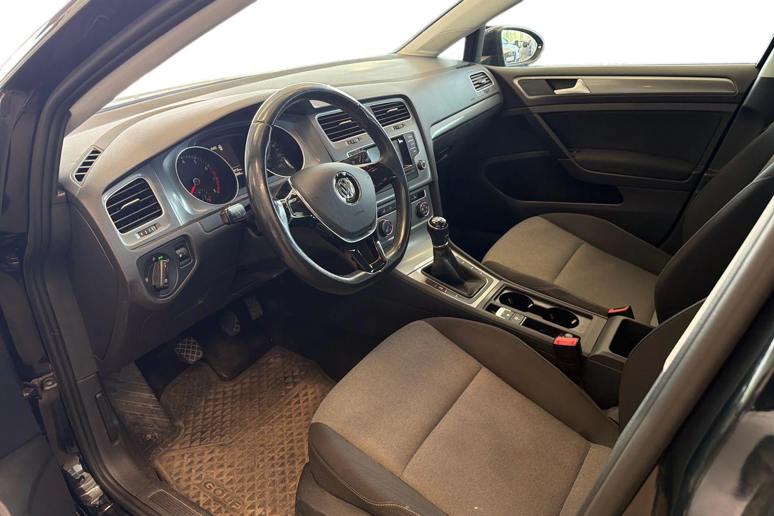 musta Volkswagen Golf 2017 kuva 3.