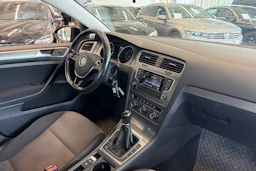 musta Volkswagen Golf 2017 kuva 8.