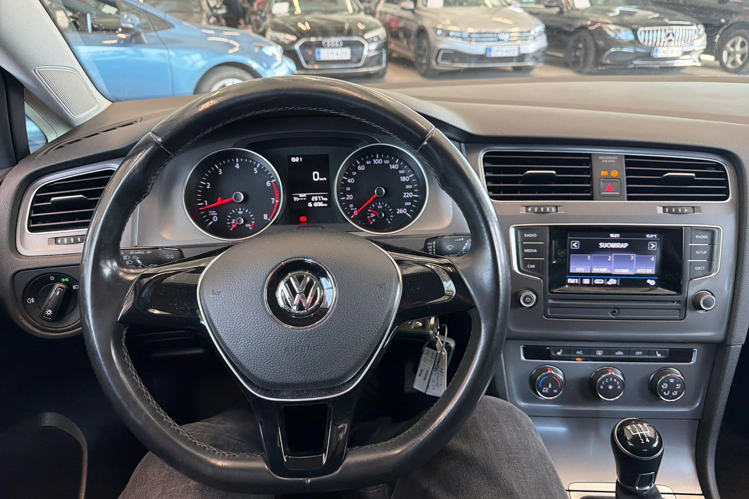 musta Volkswagen Golf 2017 kuva 9.