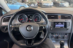 musta Volkswagen Golf 2017 kuva 9.