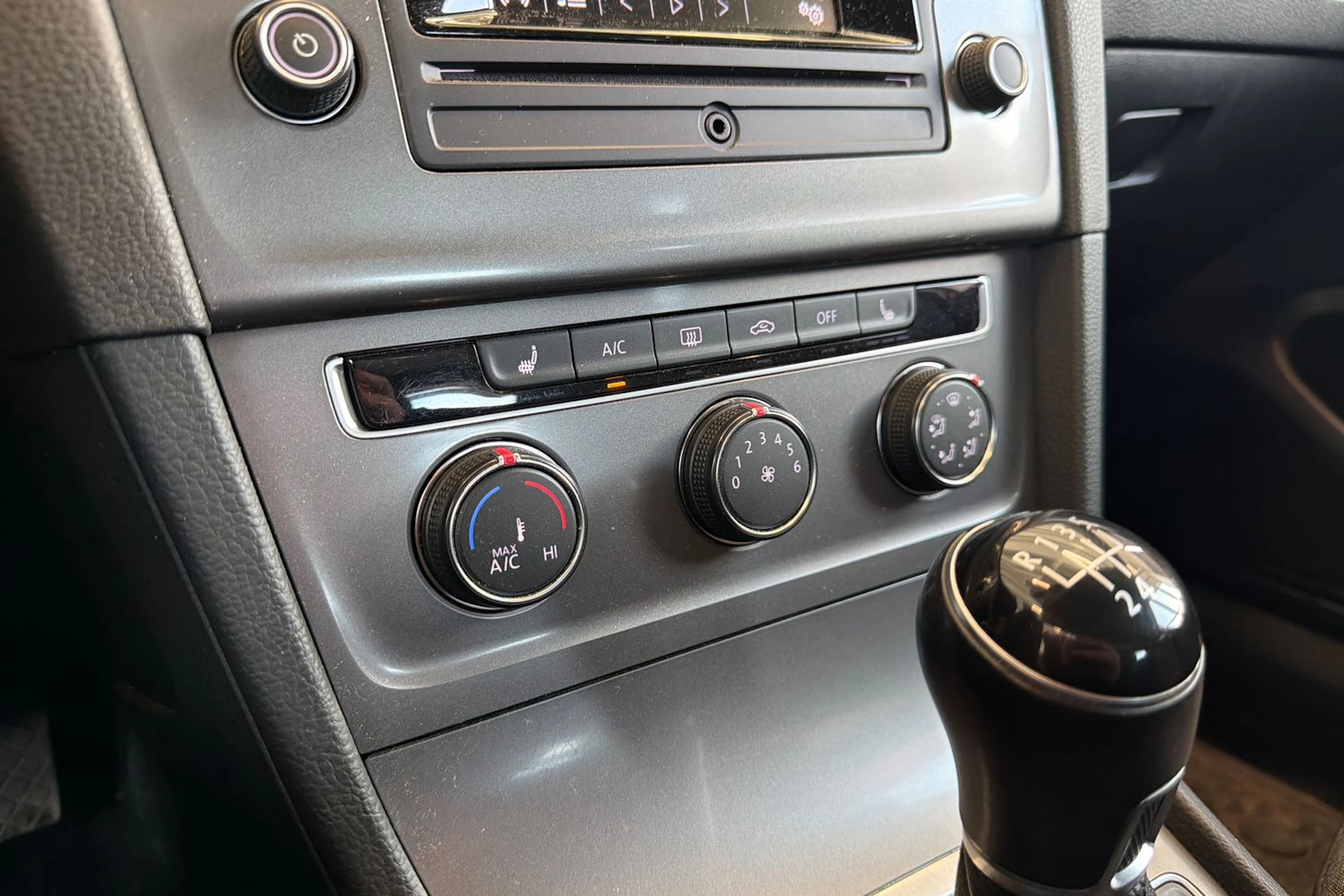 musta Volkswagen Golf 2017 kuva 12.