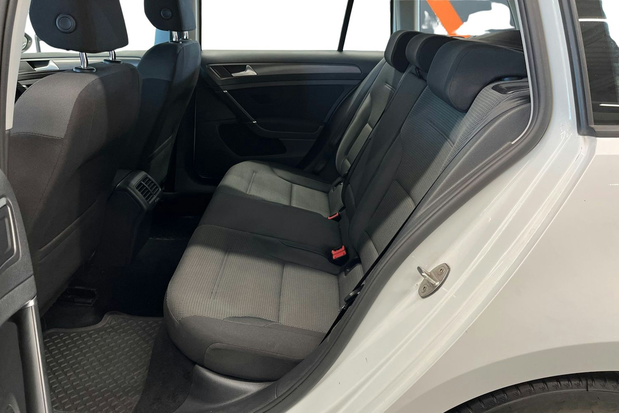 valkoinen Volkswagen Golf 2017 kuva 10.