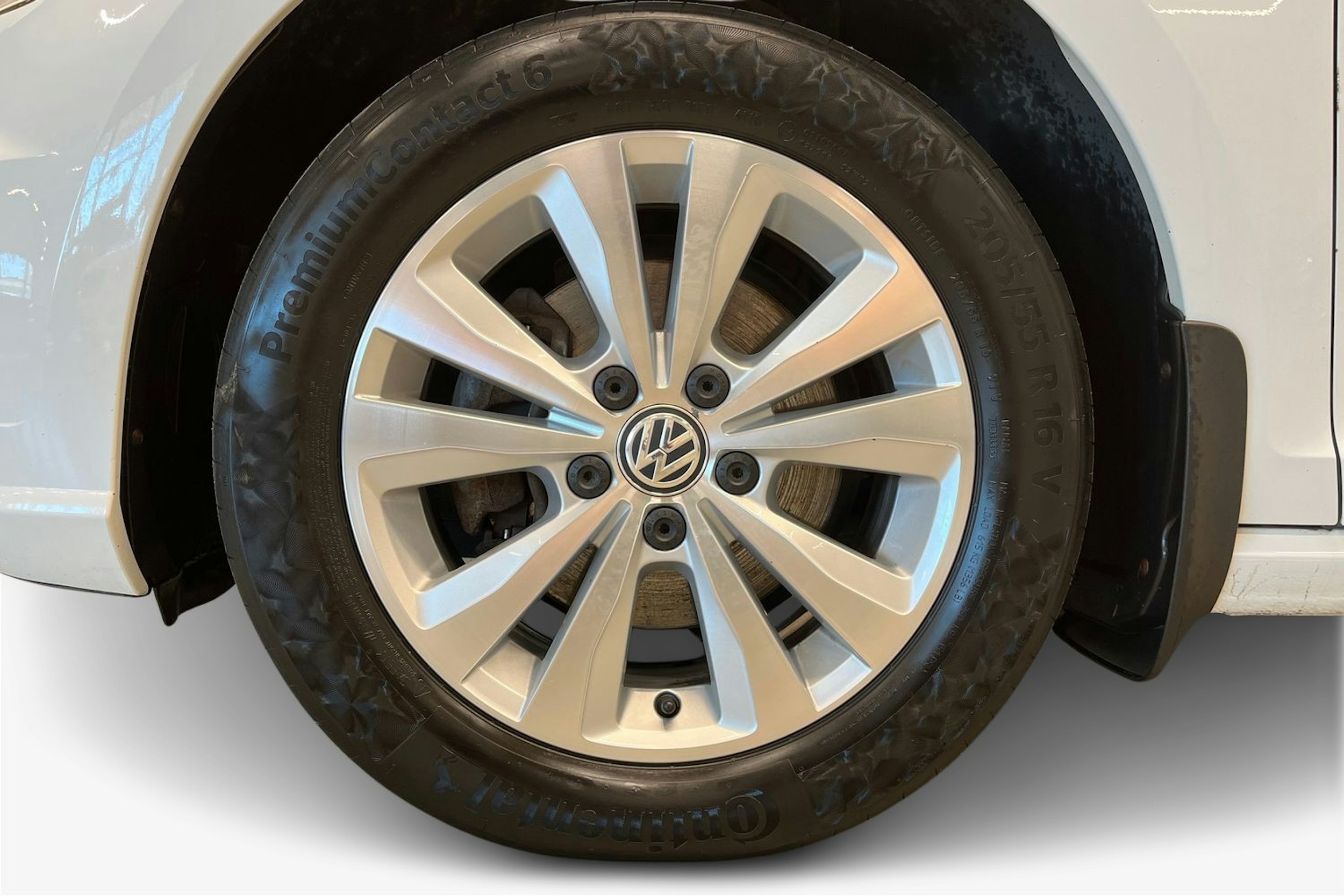 valkoinen Volkswagen Golf 2017 kuva 11.