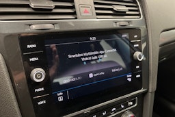 valkoinen Volkswagen Golf 2017 kuva 22.