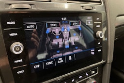 valkoinen Volkswagen Golf 2017 kuva 23.