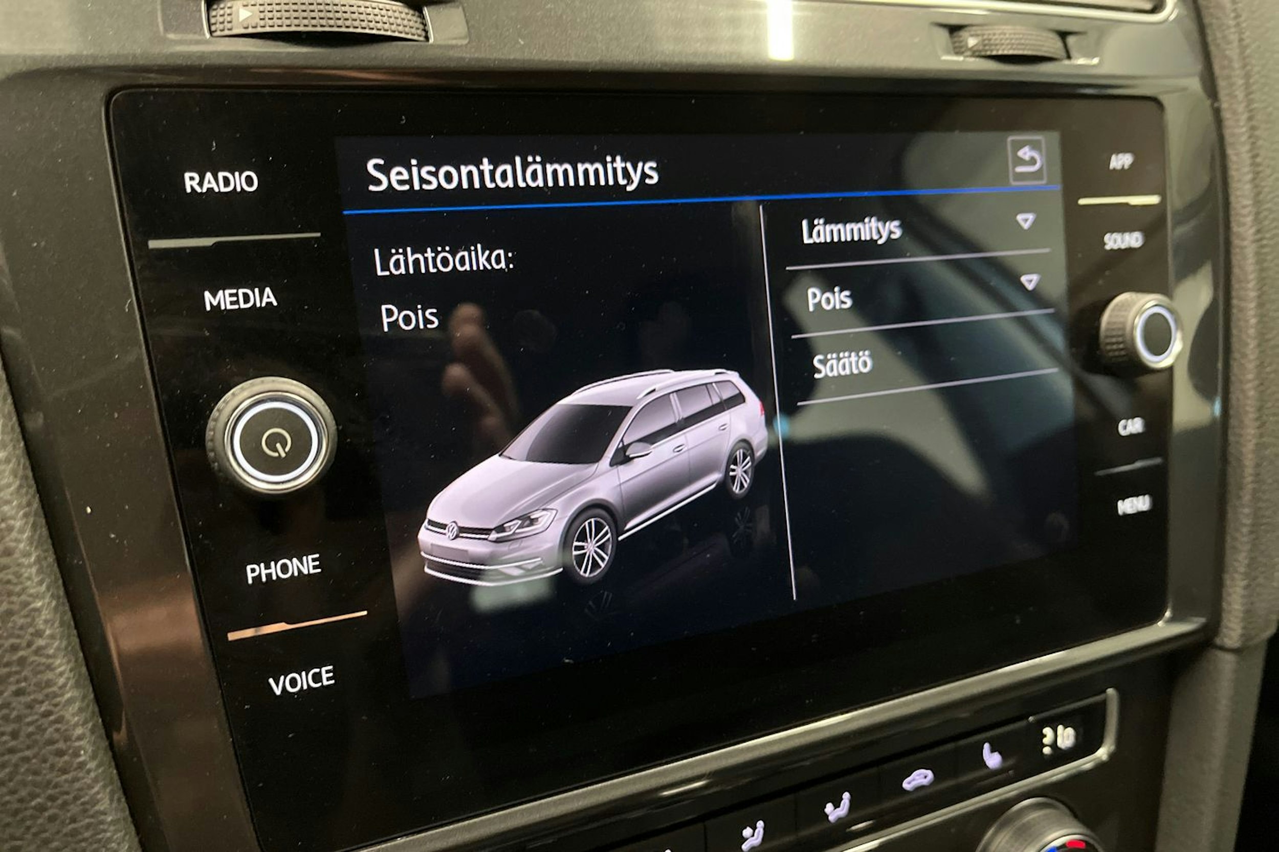 valkoinen Volkswagen Golf 2017 kuva 24.