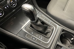 valkoinen Volkswagen Golf 2017 kuva 26.