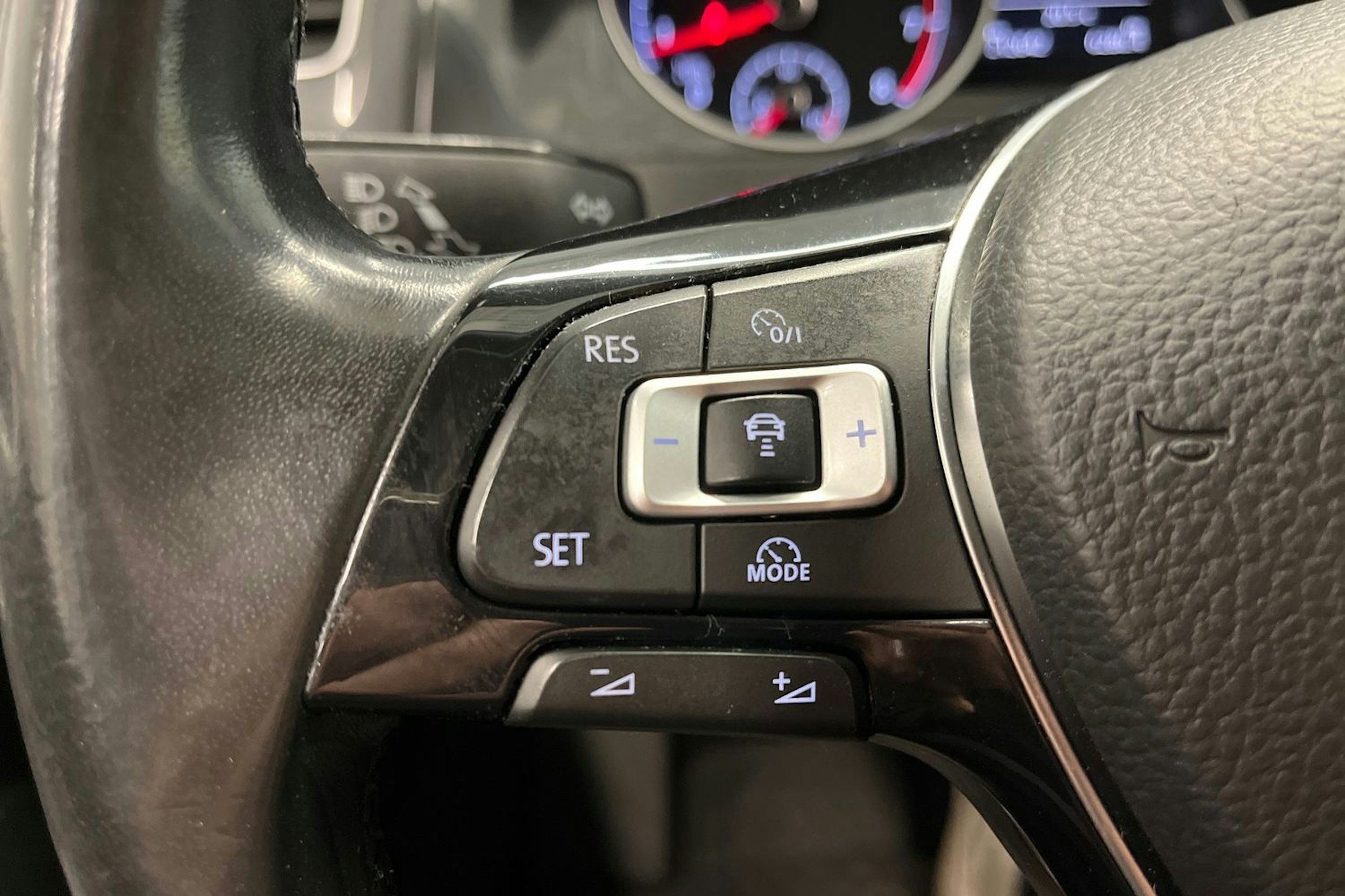 valkoinen Volkswagen Golf 2017 kuva 27.