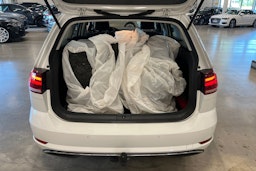 valkoinen Volkswagen Golf 2017 kuva 30.