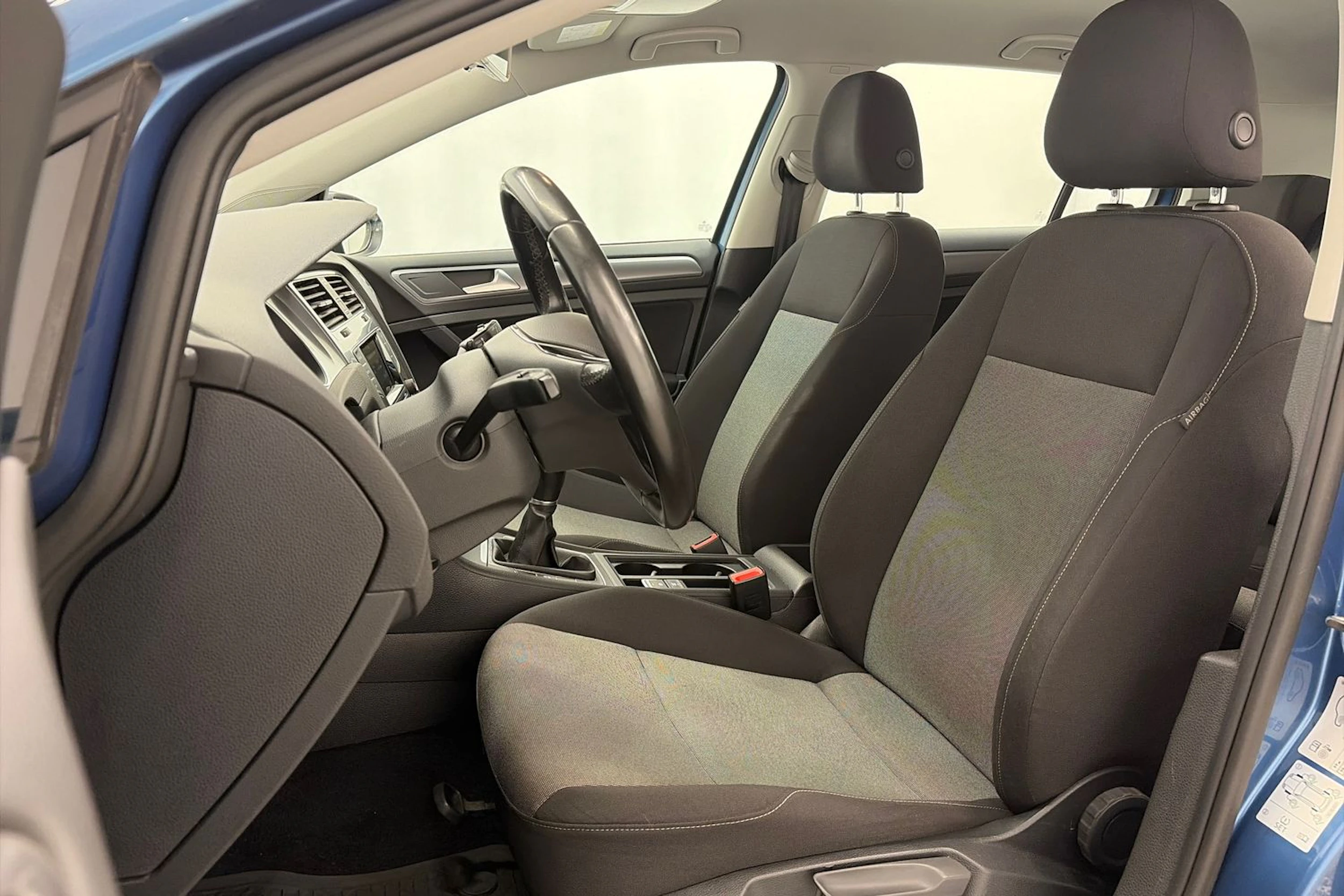 Sininen Volkswagen GOLF 2017 kuva 16.