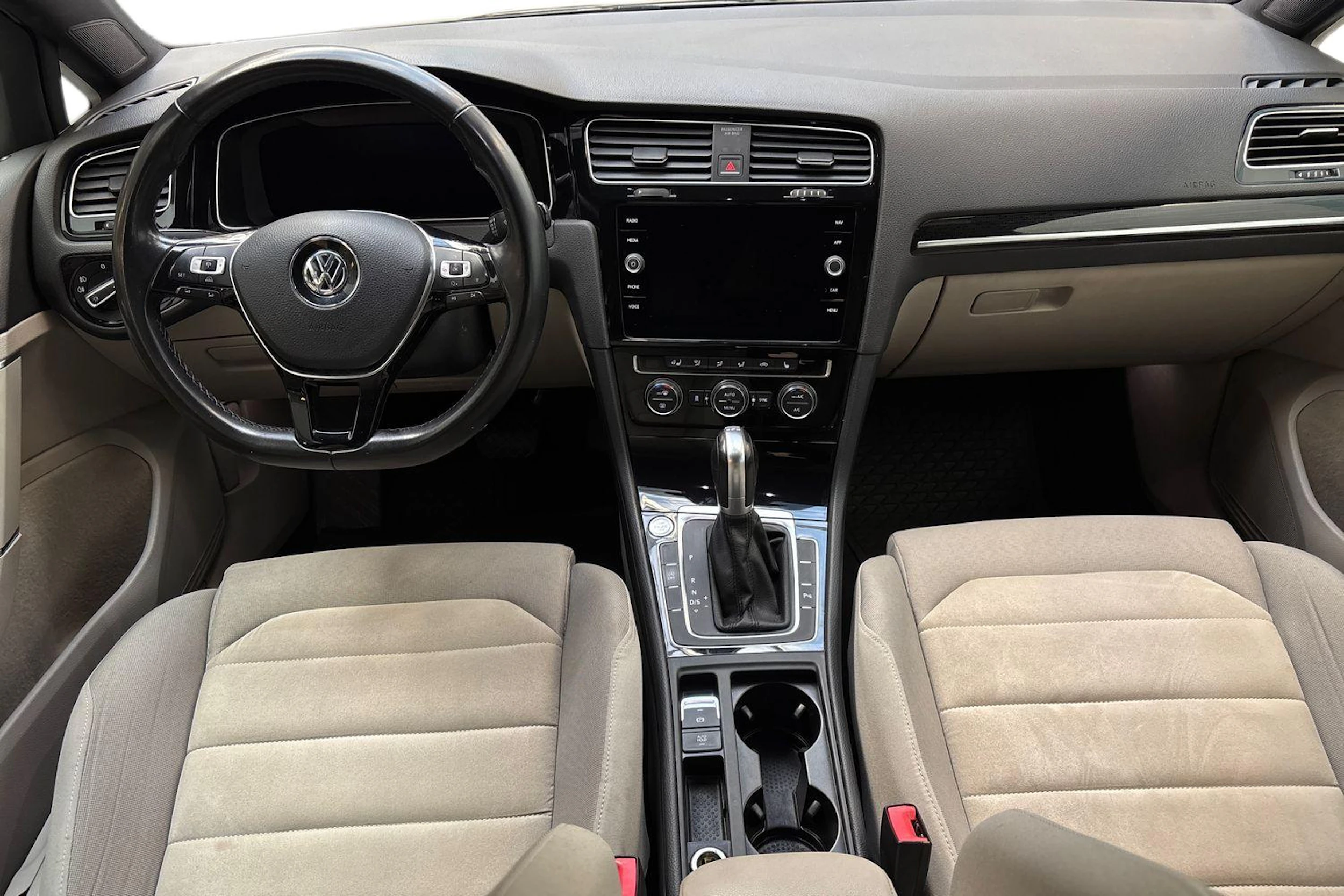 Harmaa Volkswagen GOLF 2017 kuva 9.