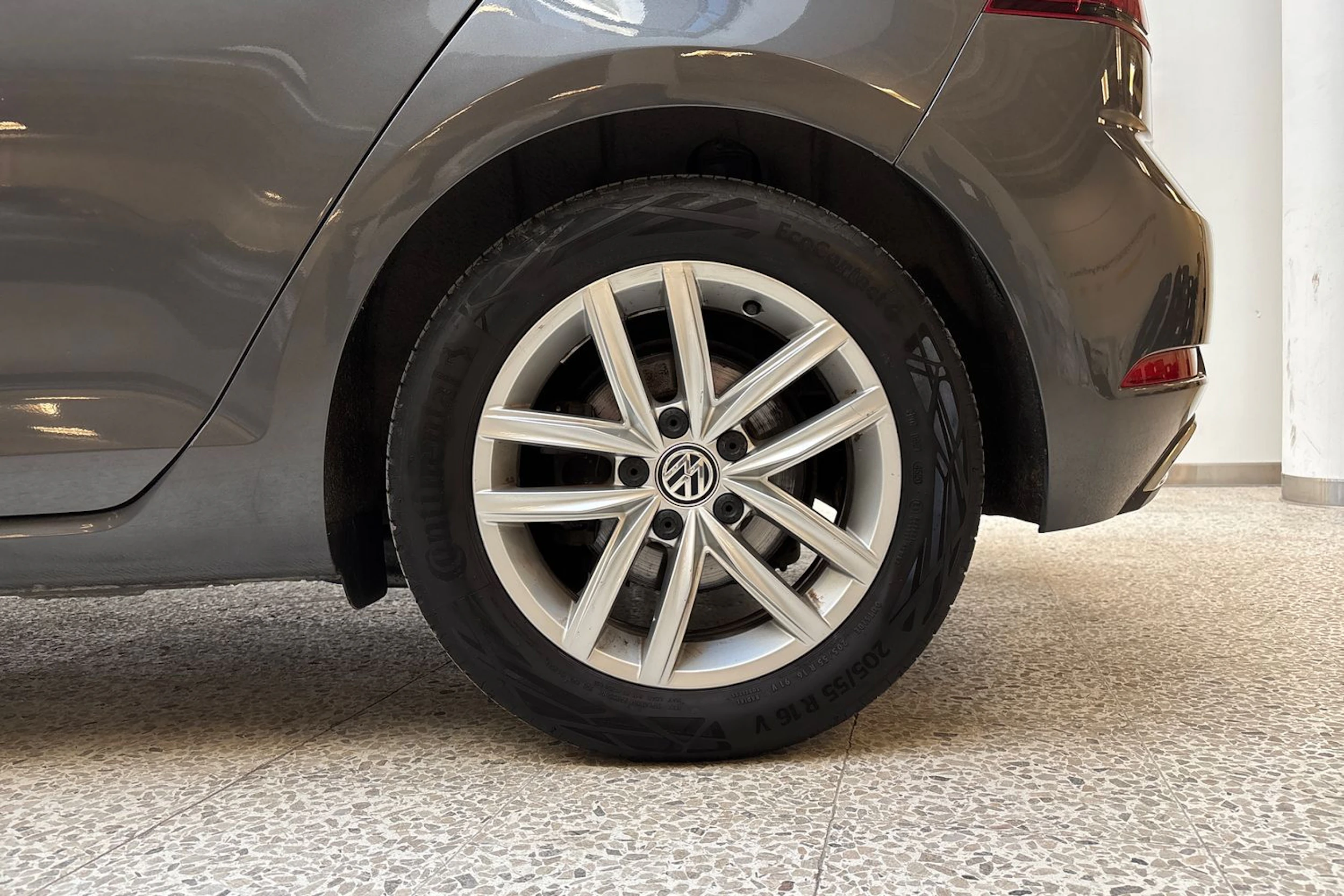 Harmaa Volkswagen GOLF 2017 kuva 13.