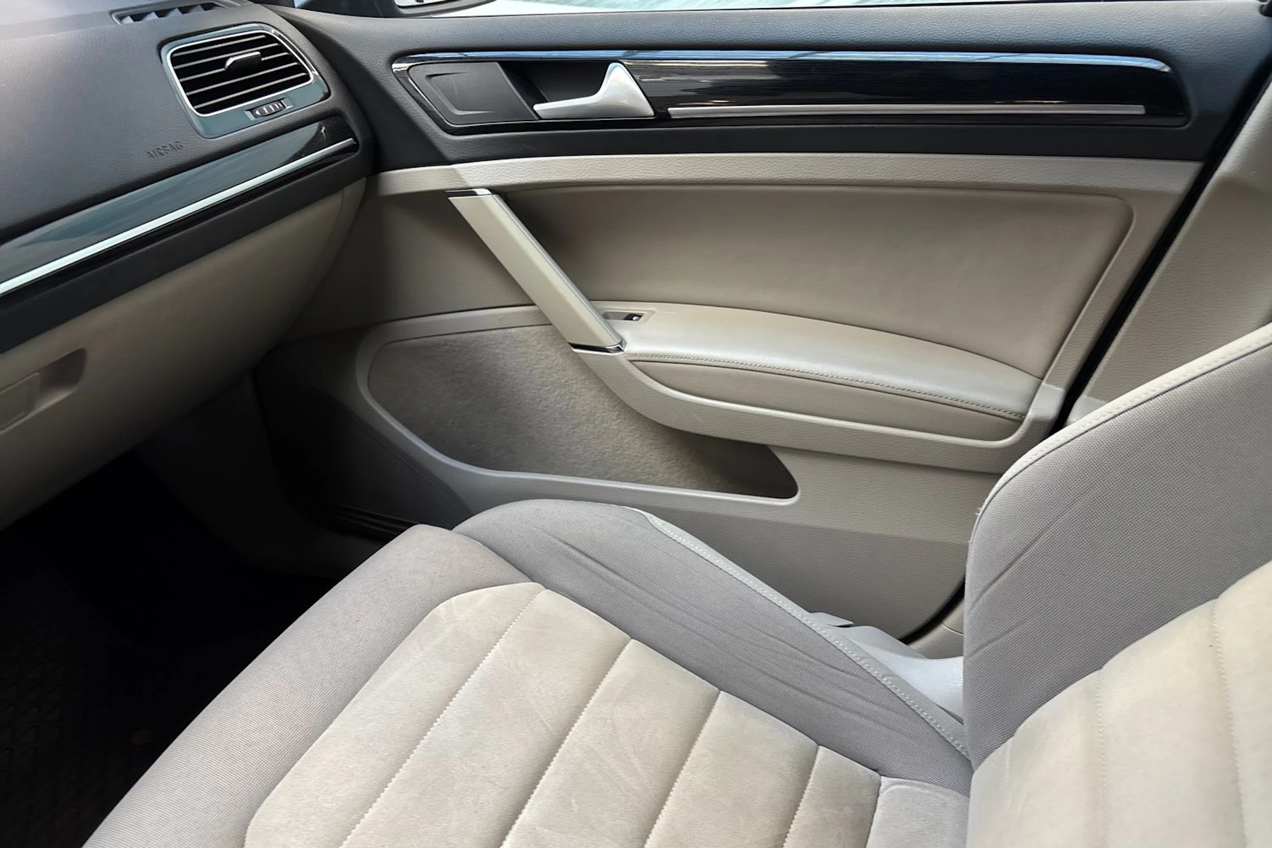 Harmaa Volkswagen GOLF 2017 kuva 16.