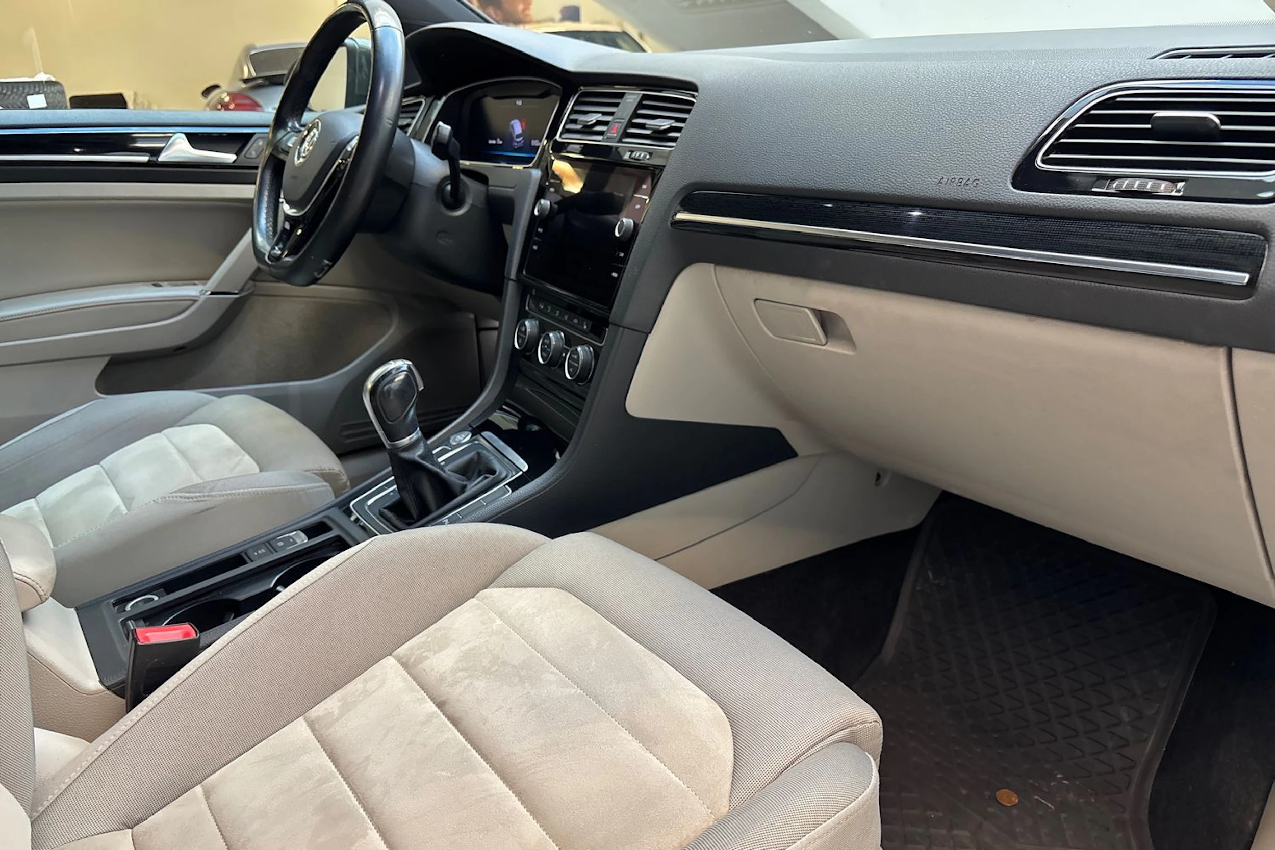 Harmaa Volkswagen GOLF 2017 kuva 27.