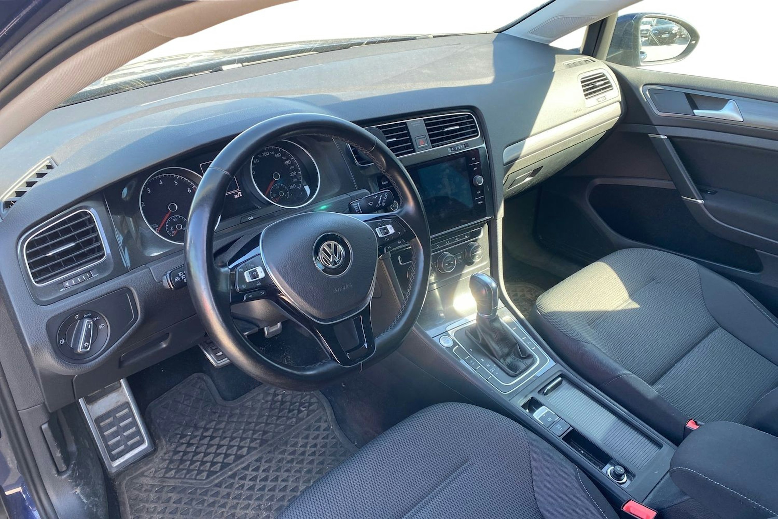 sininen Volkswagen Golf 2017 kuva 3.
