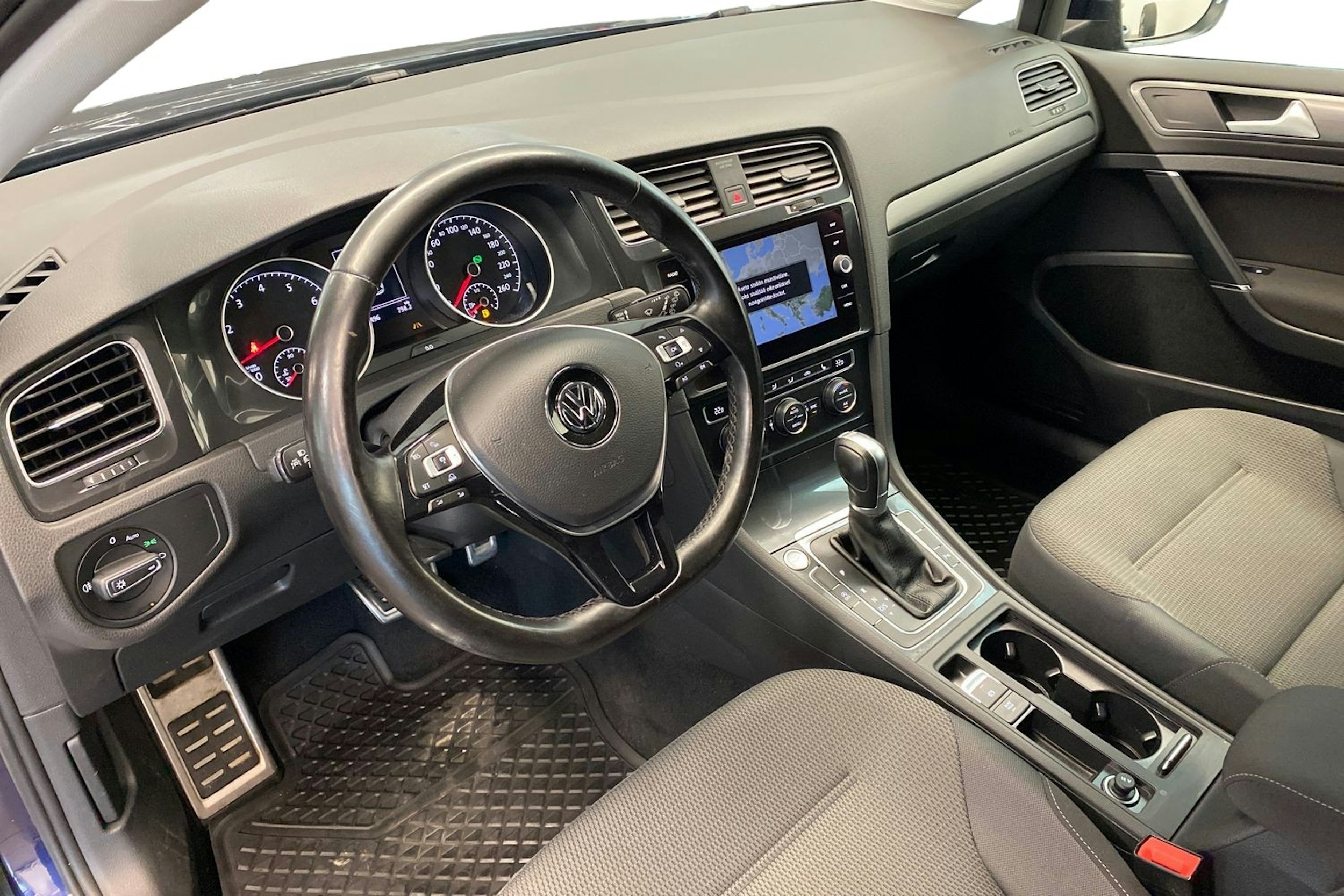 sininen Volkswagen Golf 2017 kuva 7.
