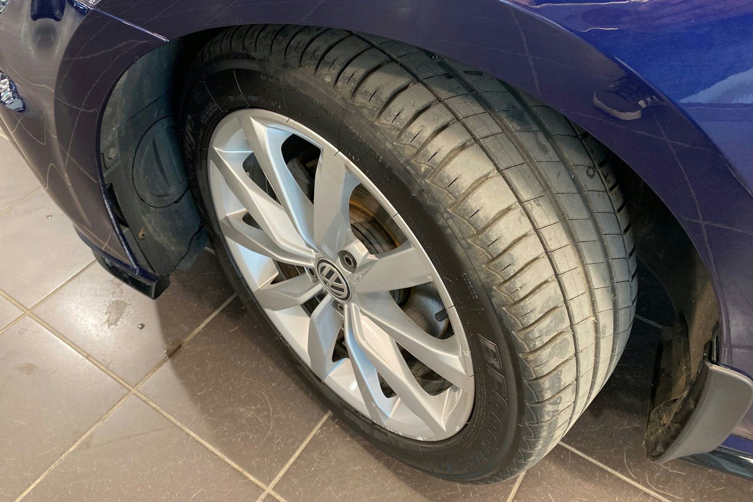 sininen Volkswagen Golf 2017 kuva 13.