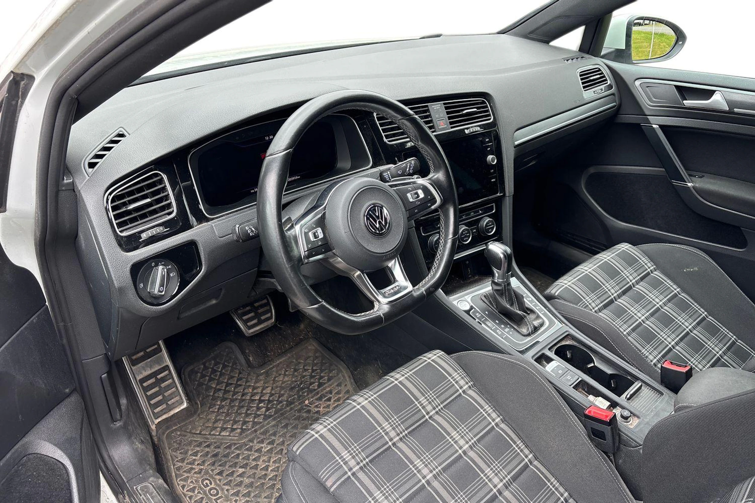 valkoinen Volkswagen Golf 2017 kuva 3.