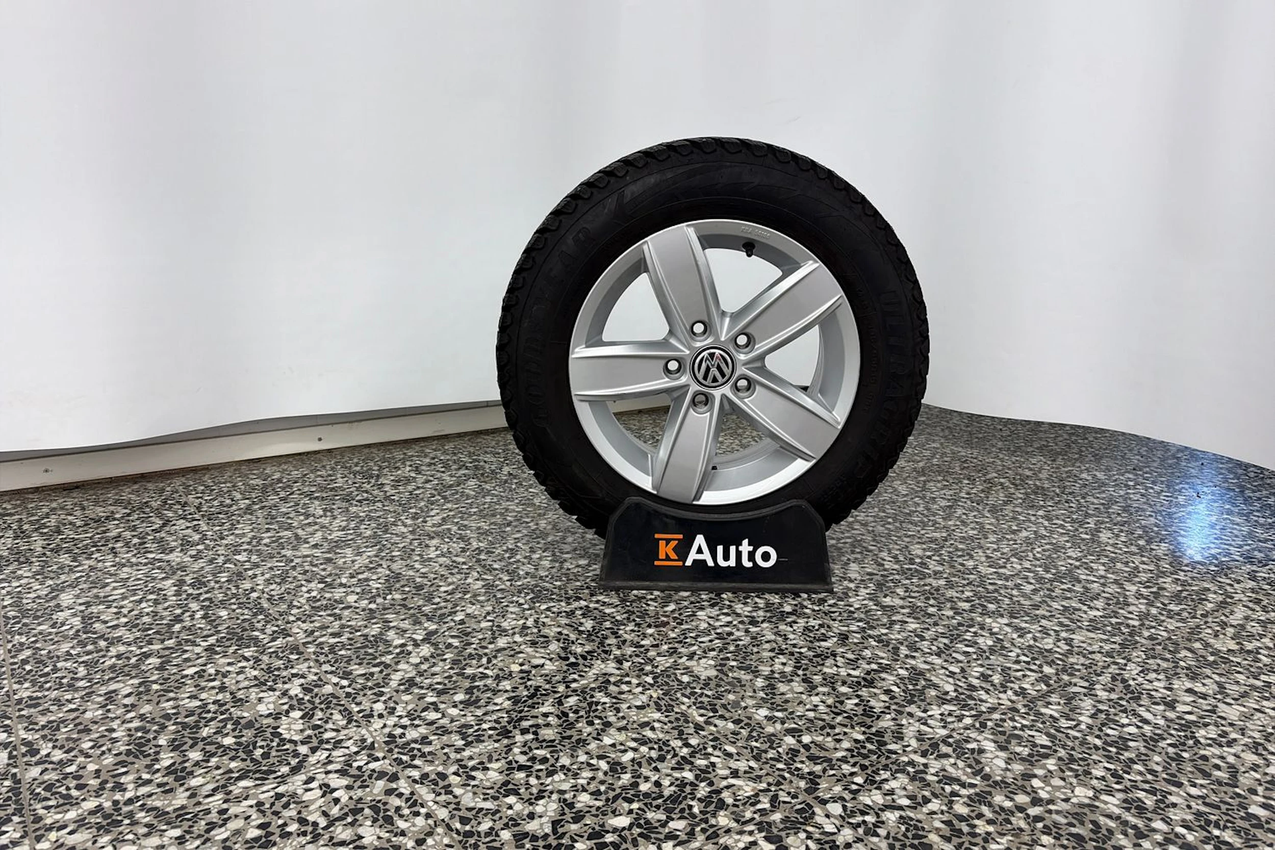 punainen Volkswagen Golf 2017 kuva 13.