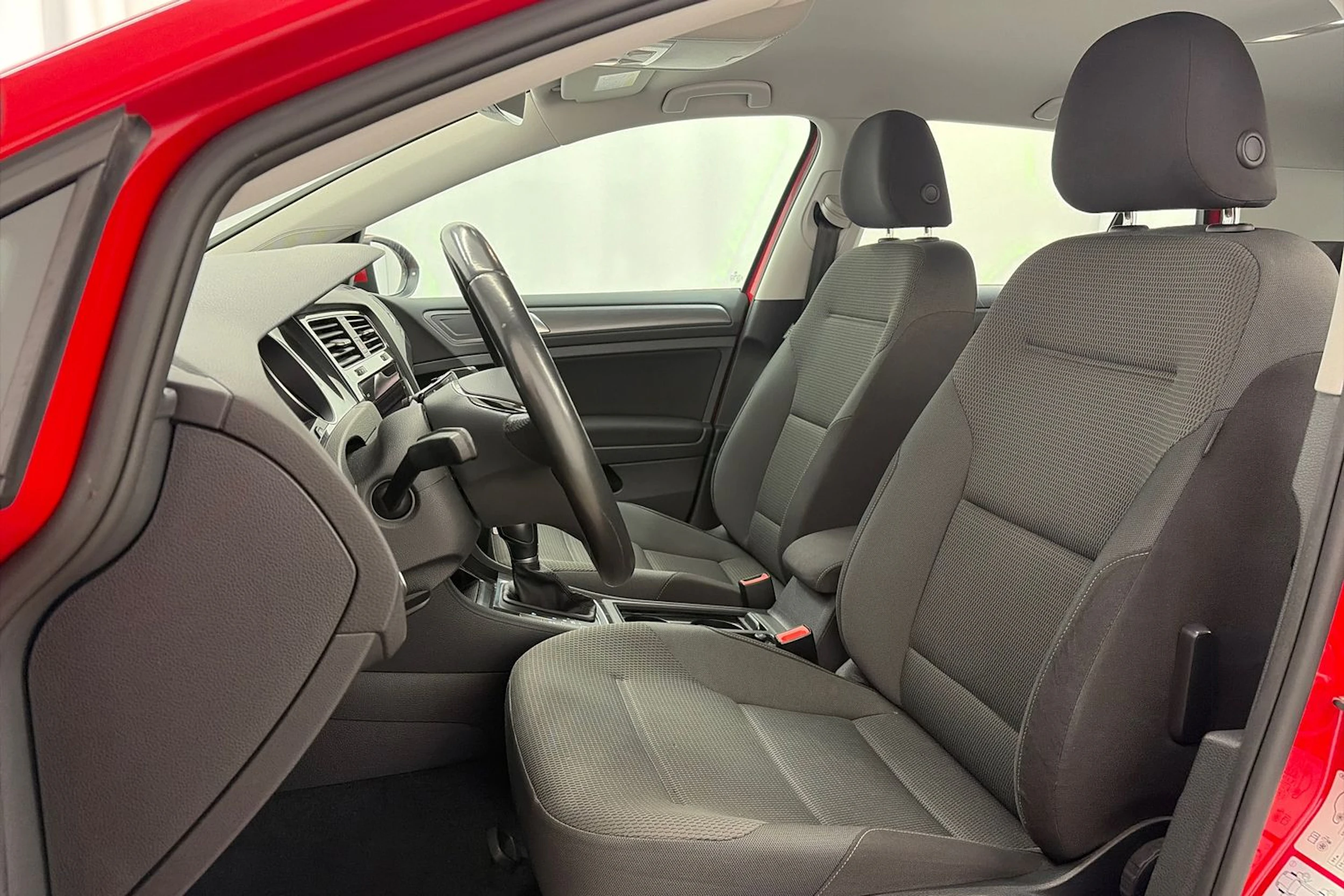 punainen Volkswagen Golf 2017 kuva 16.
