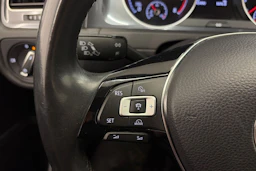 punainen Volkswagen Golf 2017 kuva 18.