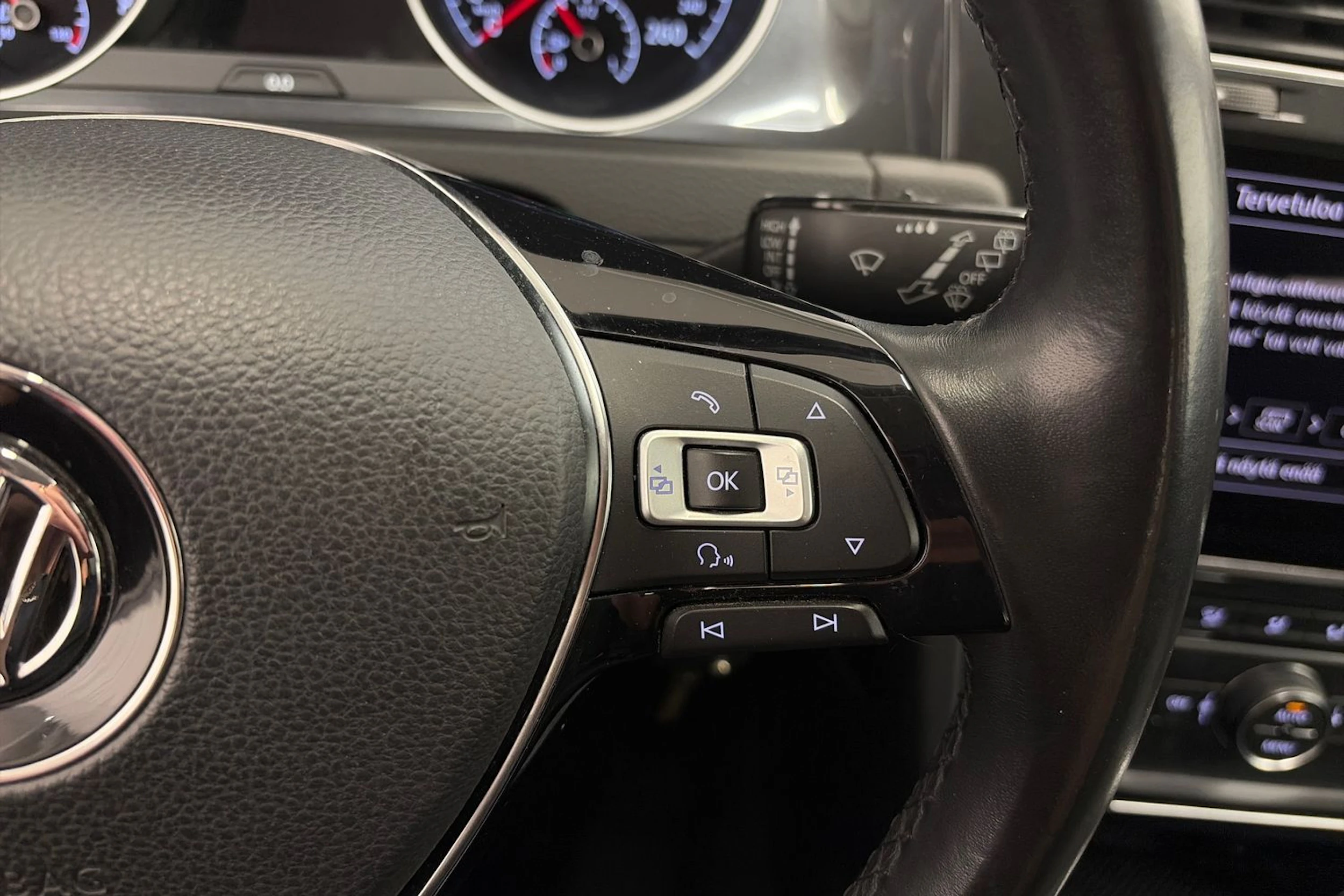 punainen Volkswagen Golf 2017 kuva 19.
