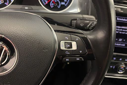 punainen Volkswagen Golf 2017 kuva 19.