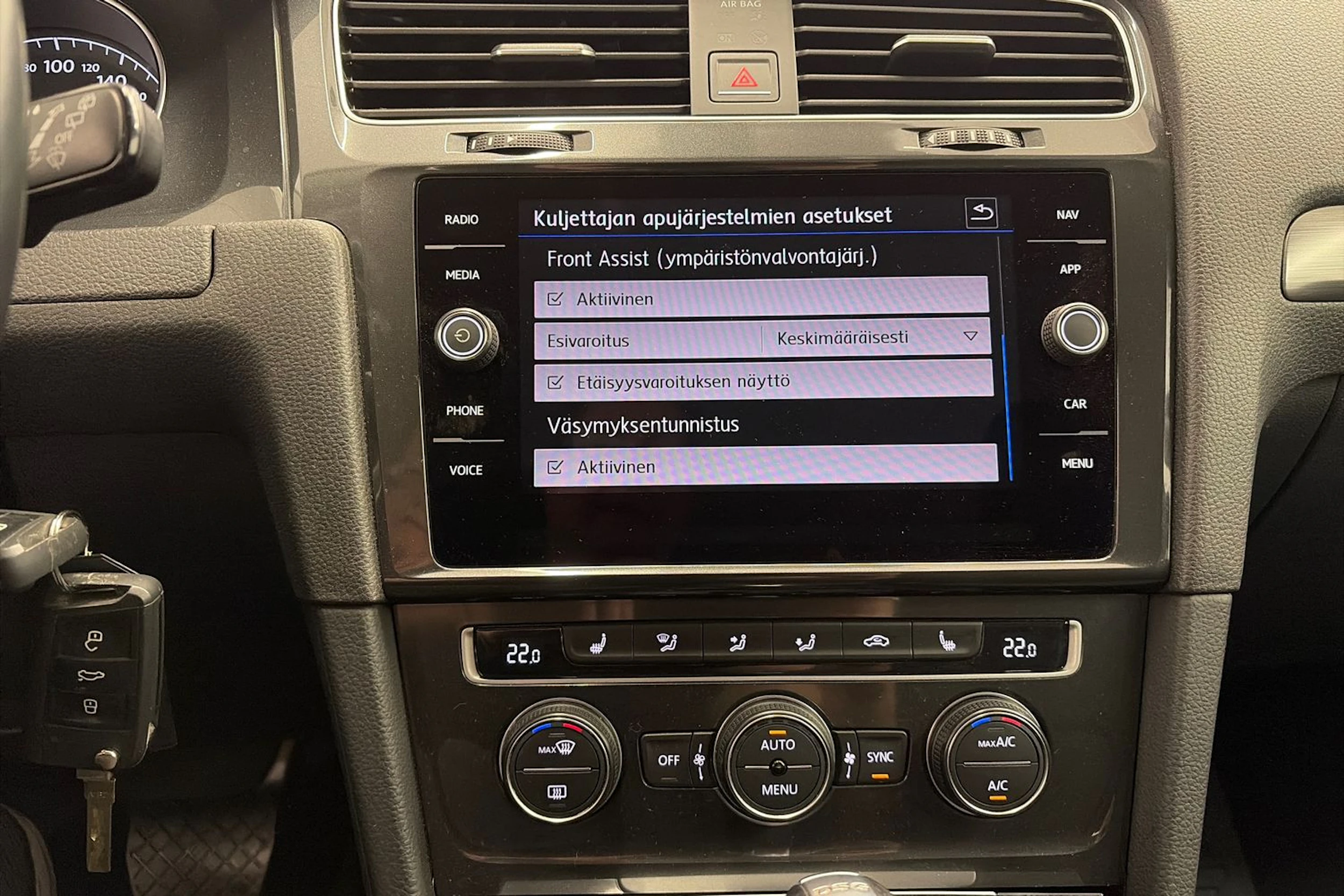 punainen Volkswagen Golf 2017 kuva 24.