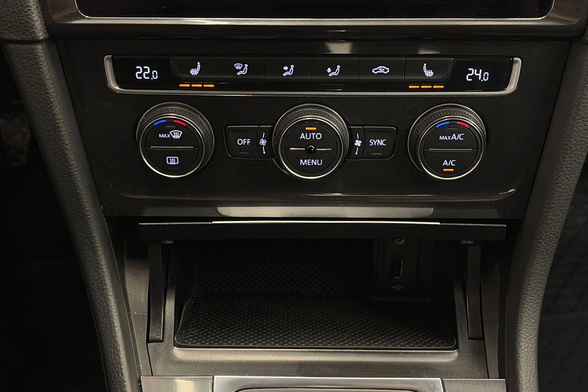 punainen Volkswagen Golf 2017 kuva 25.