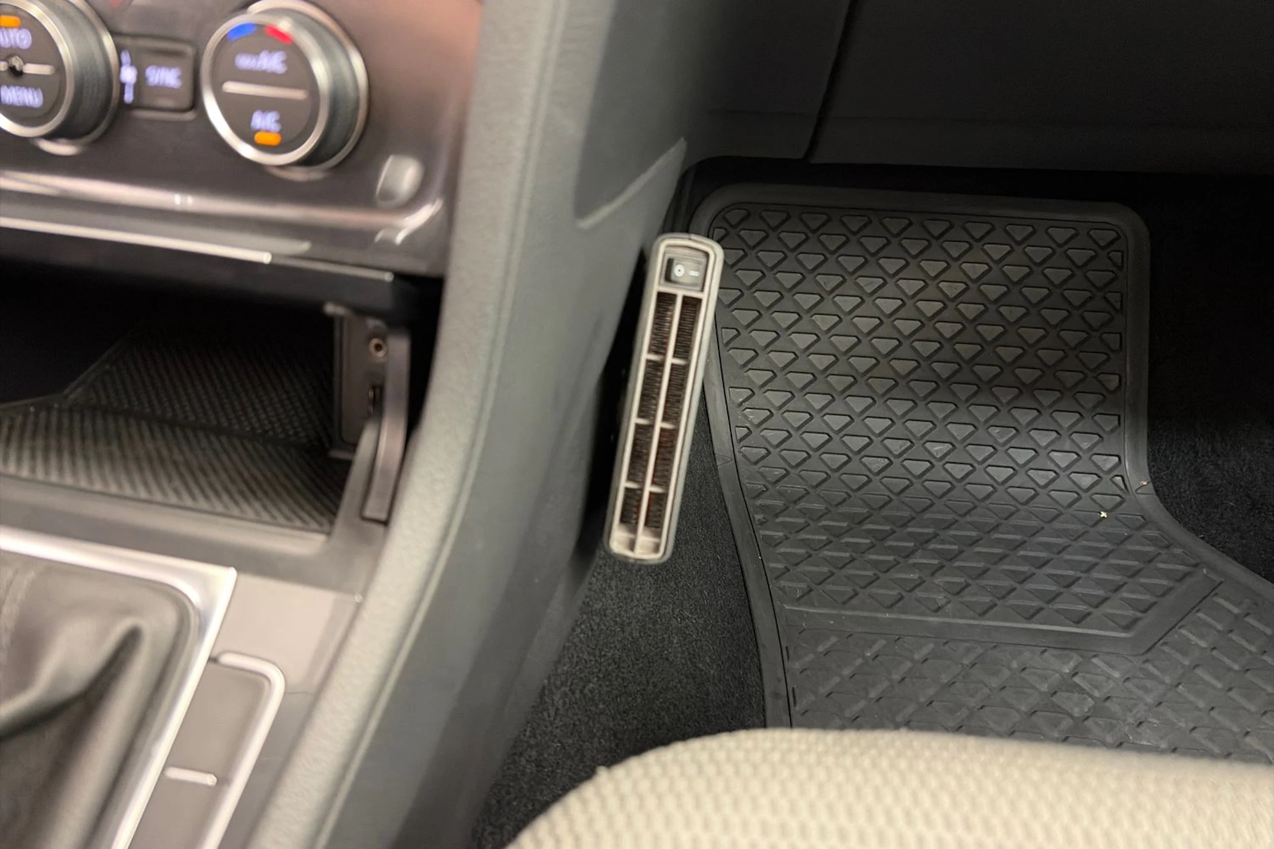 punainen Volkswagen Golf 2017 kuva 26.