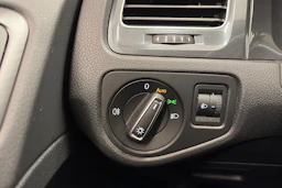 punainen Volkswagen Golf 2017 kuva 27.