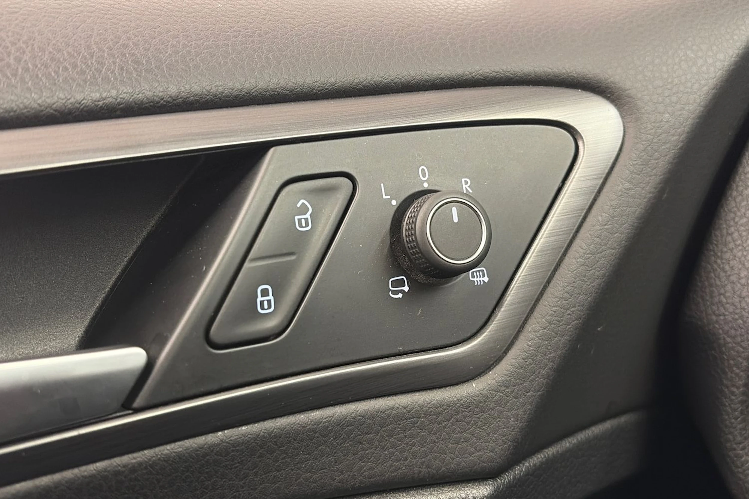 punainen Volkswagen Golf 2017 kuva 28.