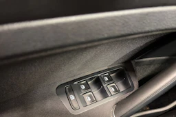punainen Volkswagen Golf 2017 kuva 29.