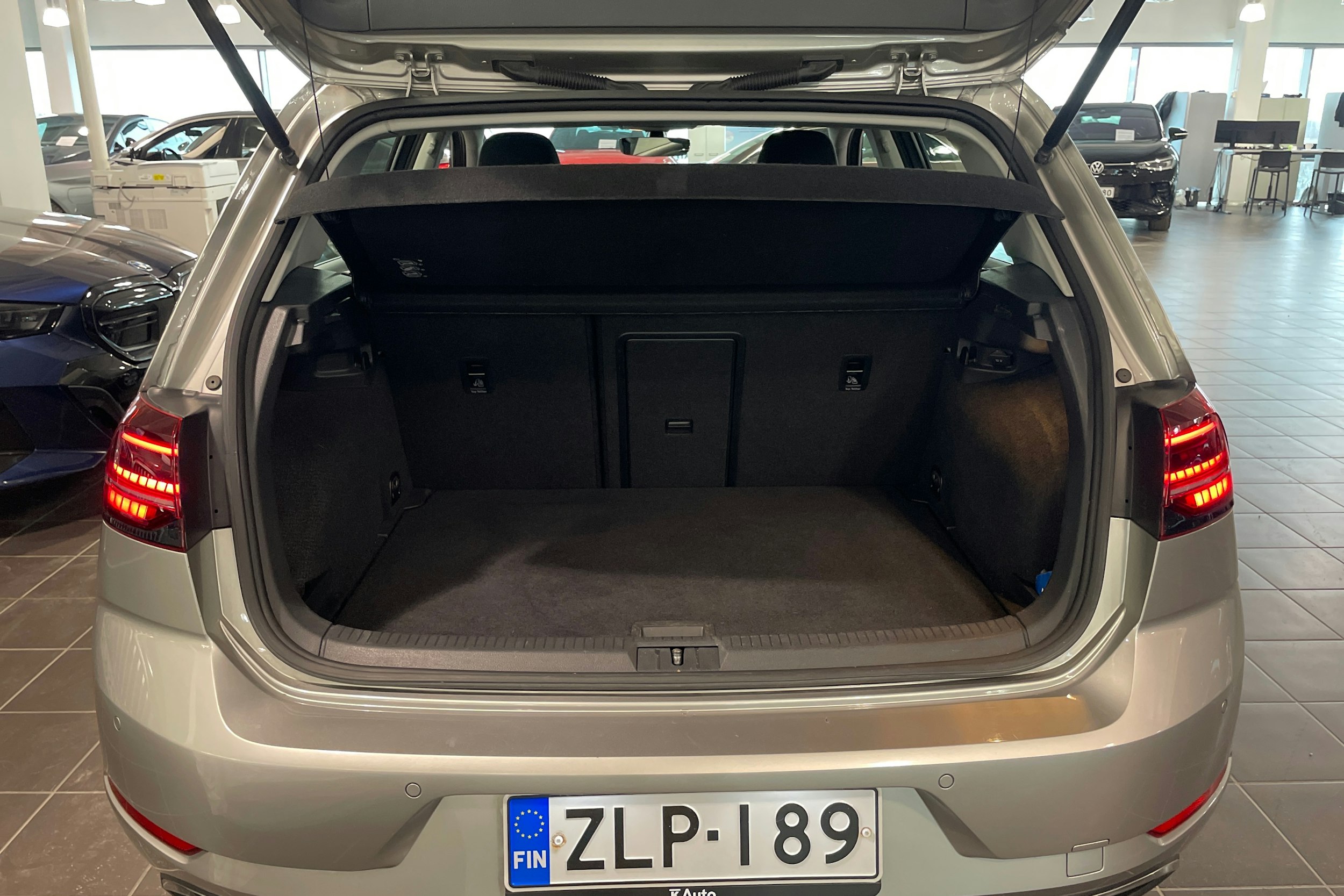 harmaa Volkswagen Golf 2017 kuva 13.