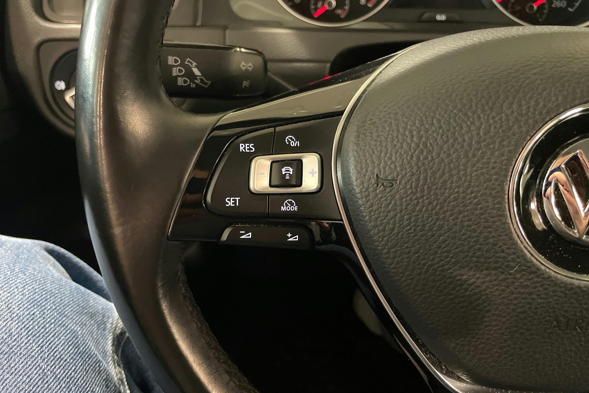 harmaa Volkswagen Golf 2017 kuva 14.