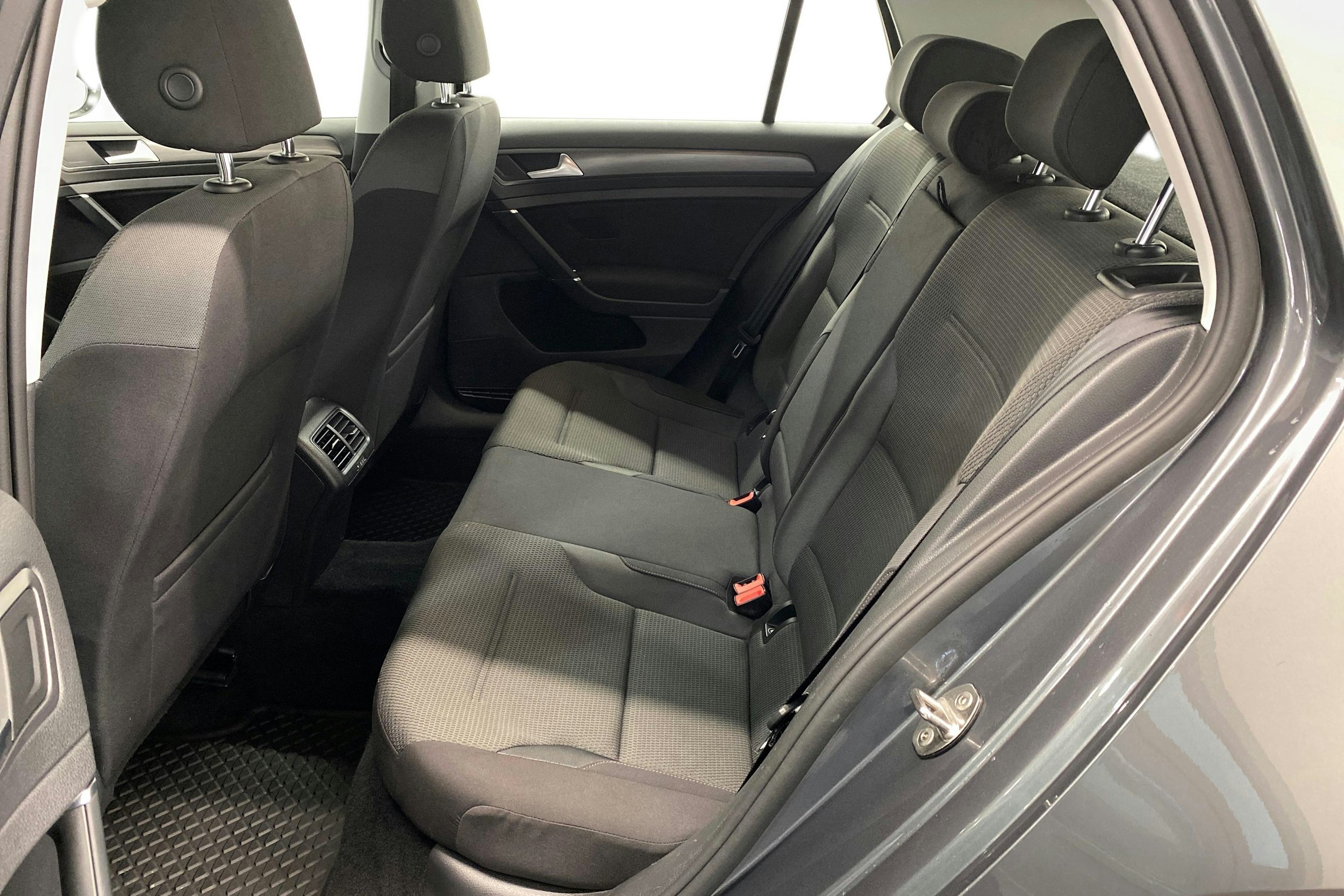 Harmaa Volkswagen GOLF 2017 kuva 8.