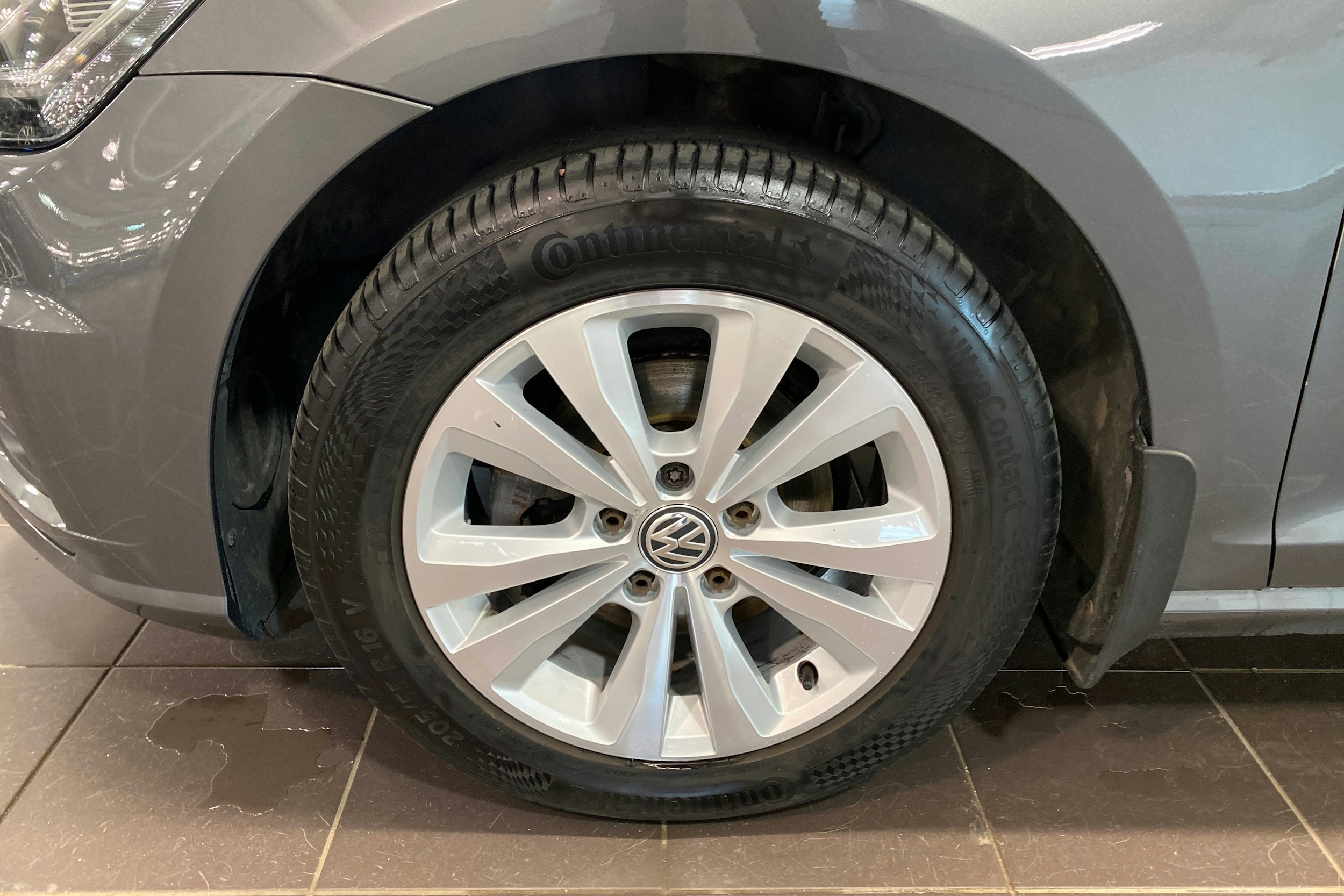 Harmaa Volkswagen GOLF 2017 kuva 9.
