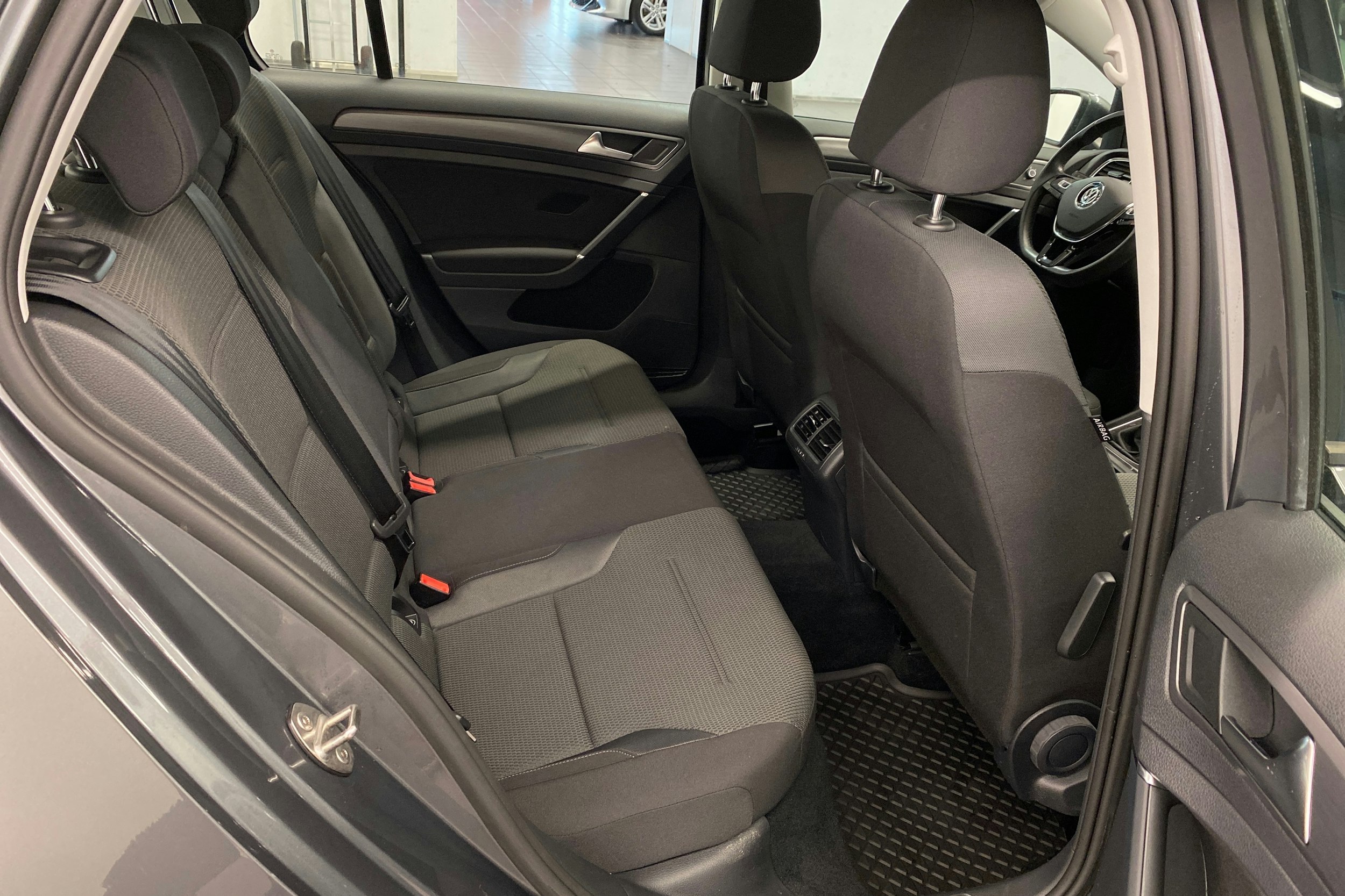 Harmaa Volkswagen GOLF 2017 kuva 19.