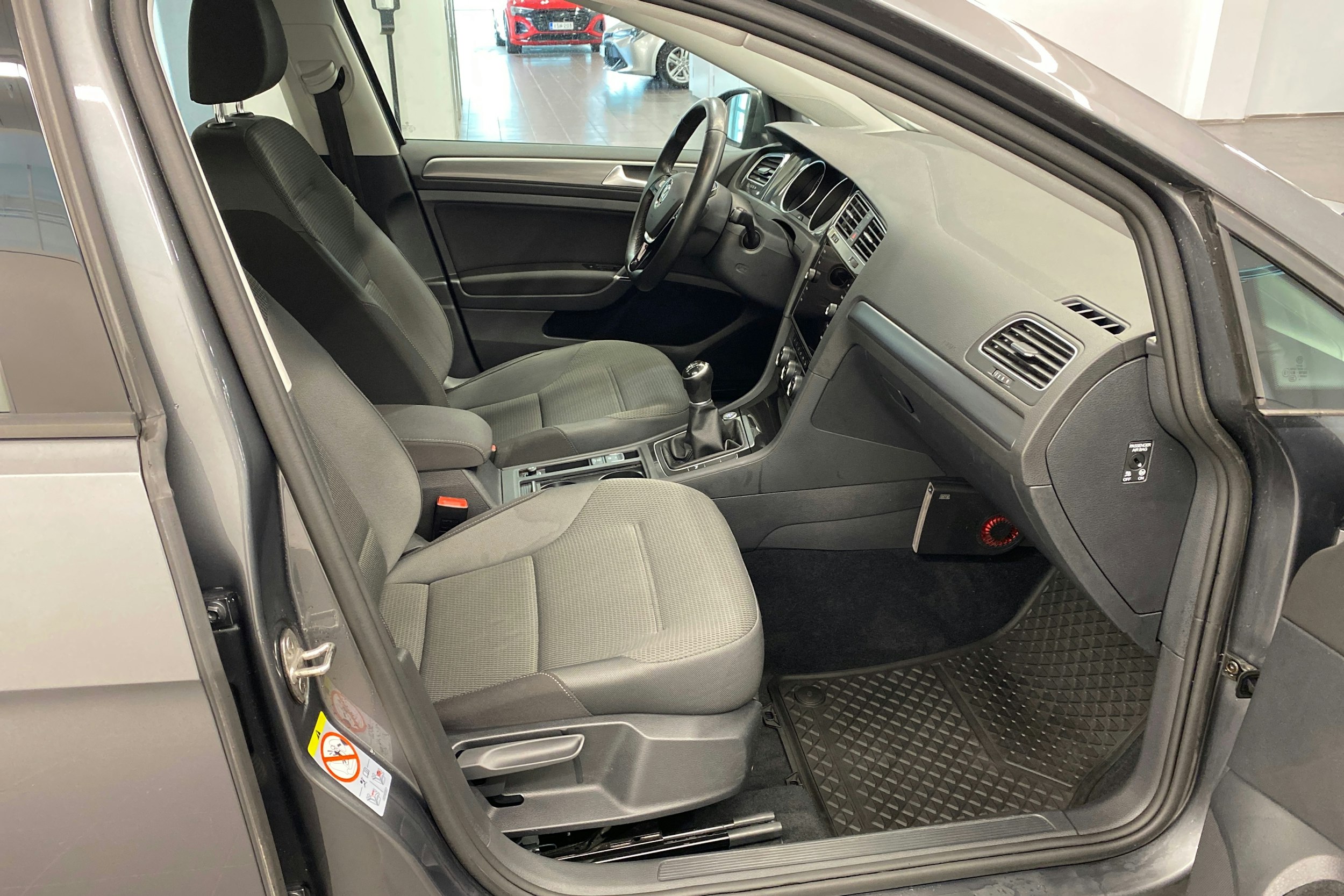 Harmaa Volkswagen GOLF 2017 kuva 20.