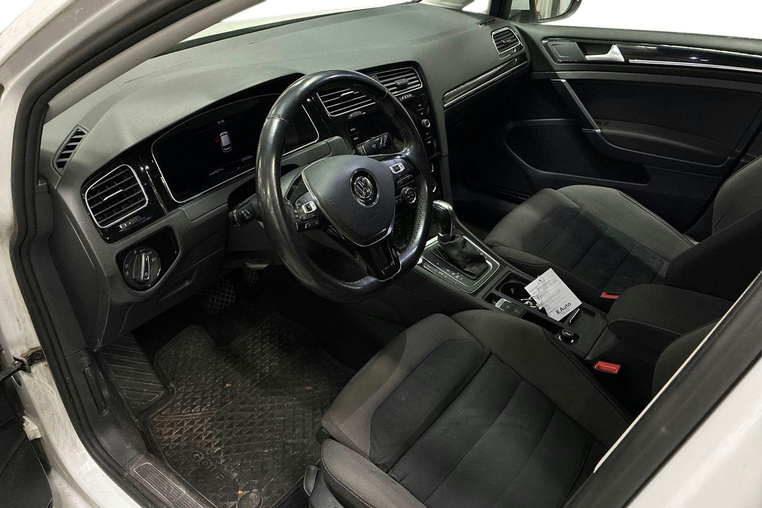 Valkoinen Volkswagen GOLF 2018 kuva 3.