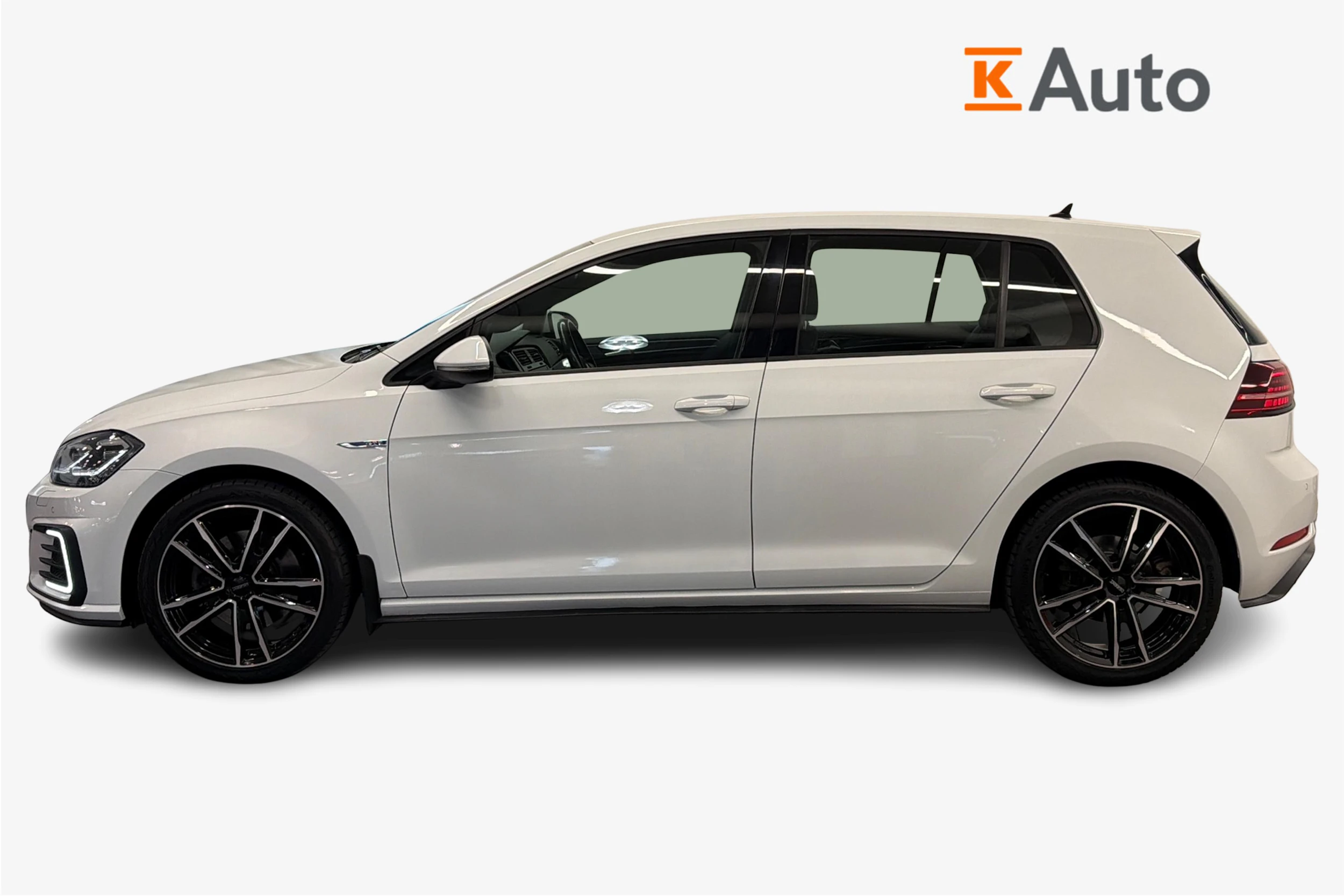 valkoinen Volkswagen Golf 2018 kuva 5.