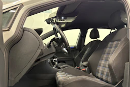 valkoinen Volkswagen Golf 2018 kuva 12.