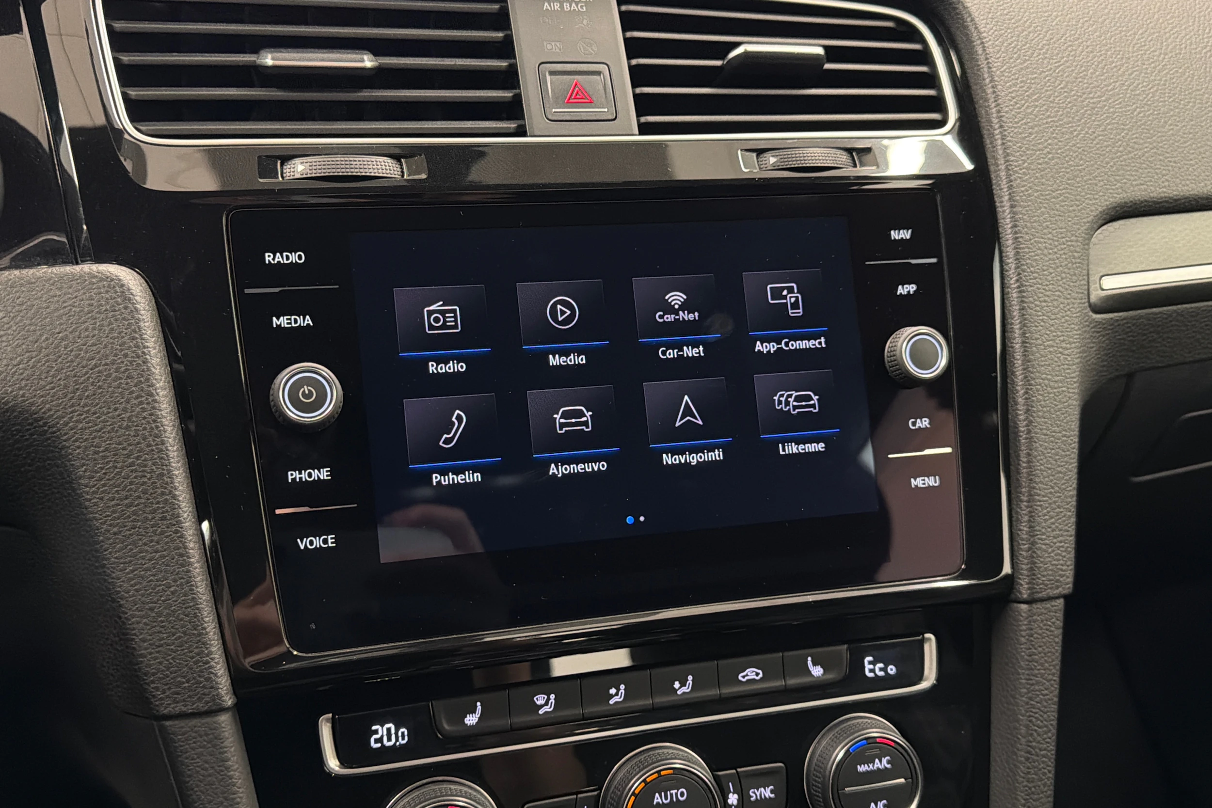 valkoinen Volkswagen Golf 2018 kuva 22.