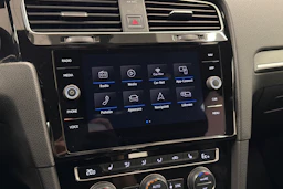 valkoinen Volkswagen Golf 2018 kuva 22.