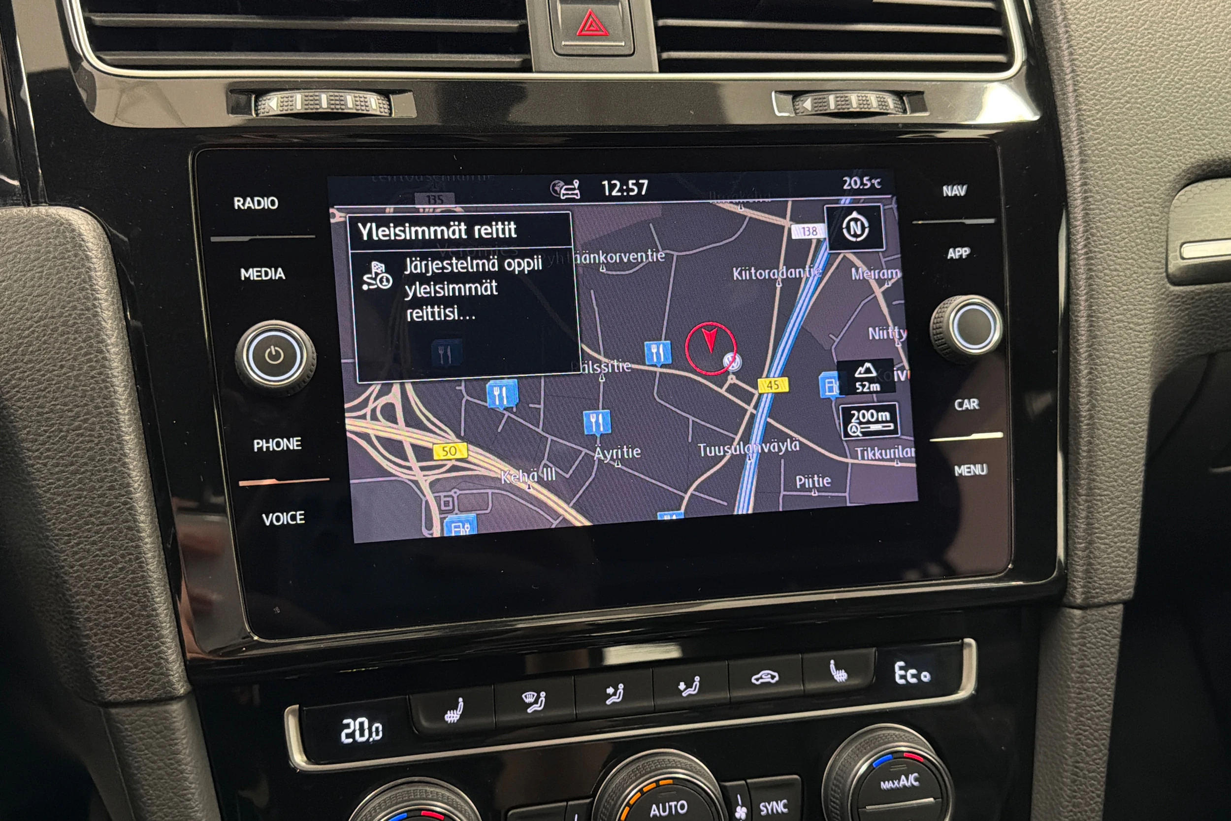 valkoinen Volkswagen Golf 2018 kuva 23.