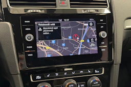 valkoinen Volkswagen Golf 2018 kuva 23.
