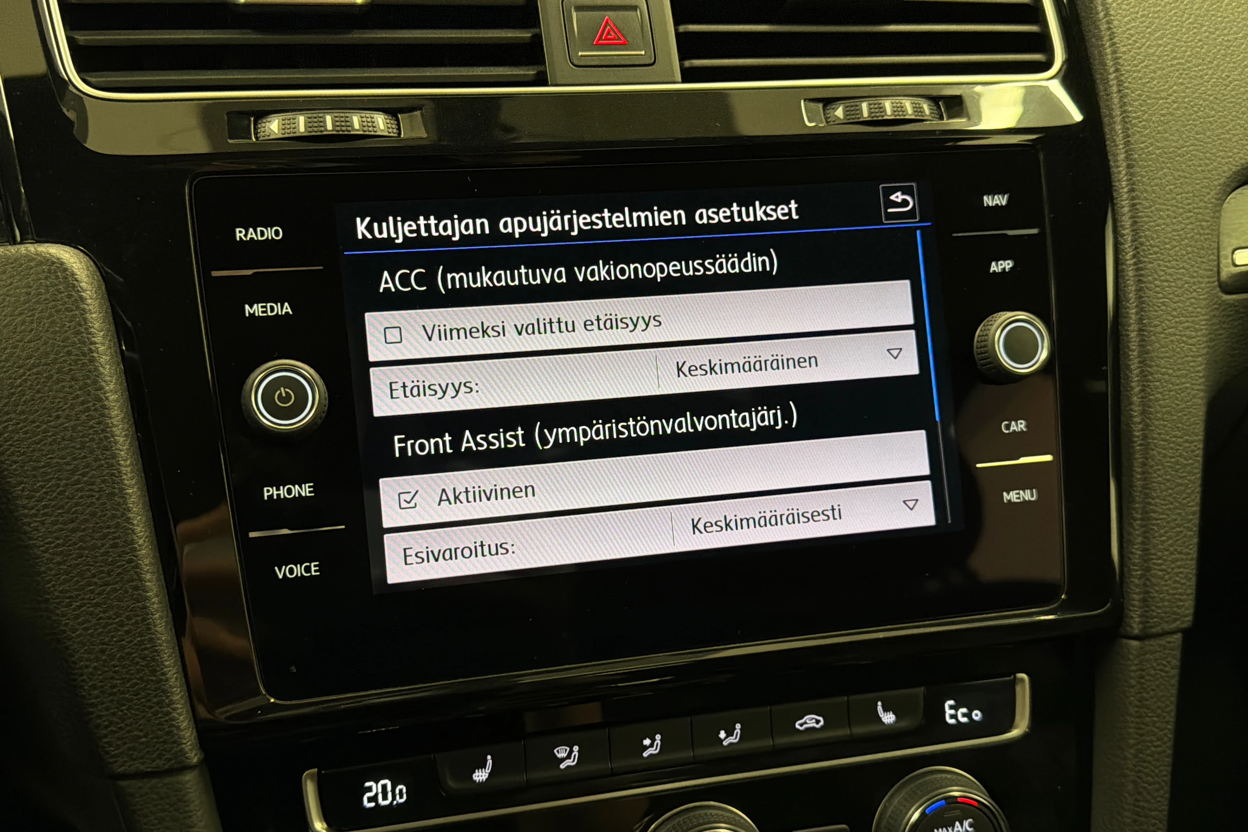 valkoinen Volkswagen Golf 2018 kuva 27.