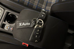 valkoinen Volkswagen Golf 2018 kuva 29.