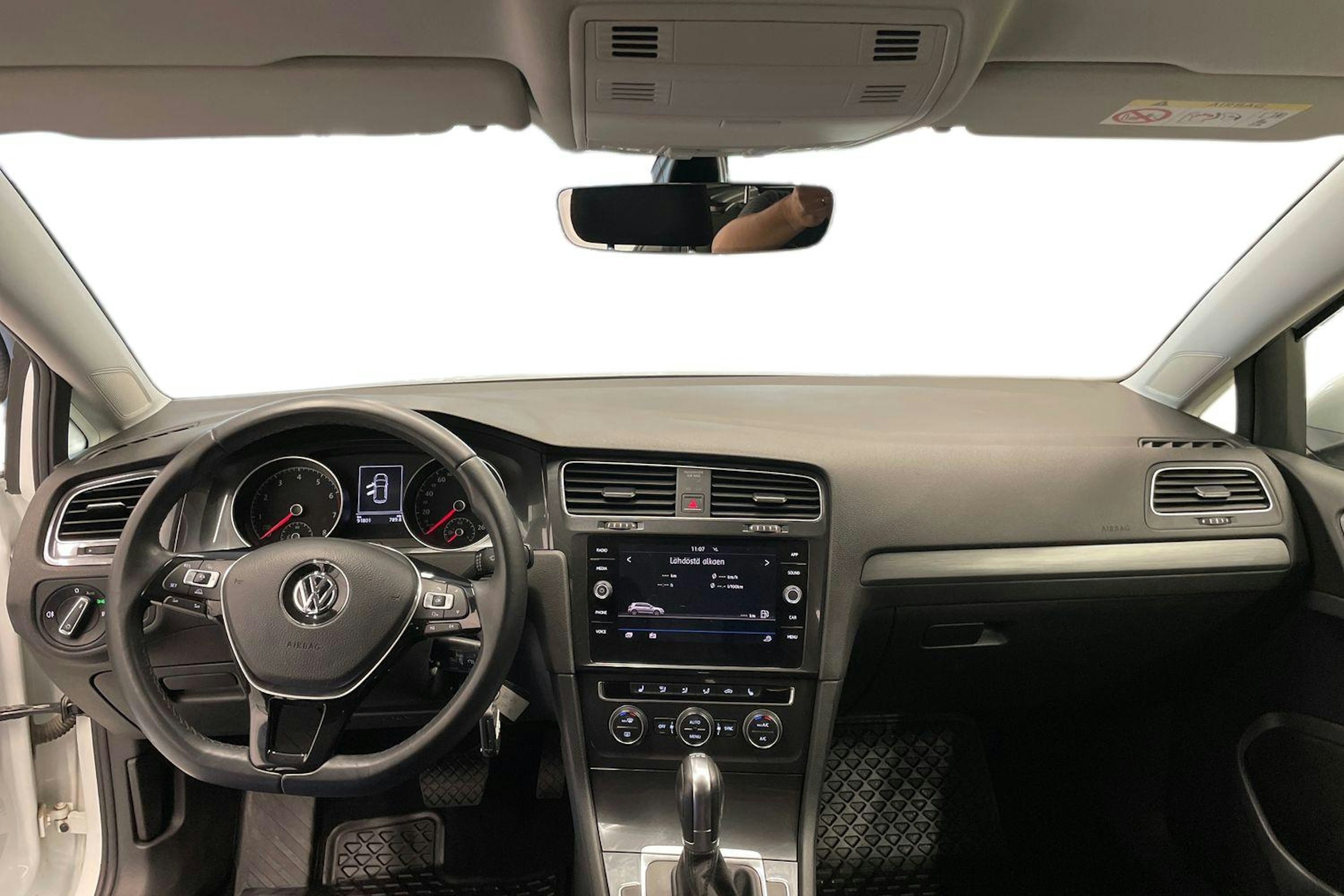 valkoinen Volkswagen Golf 2018 kuva 9.